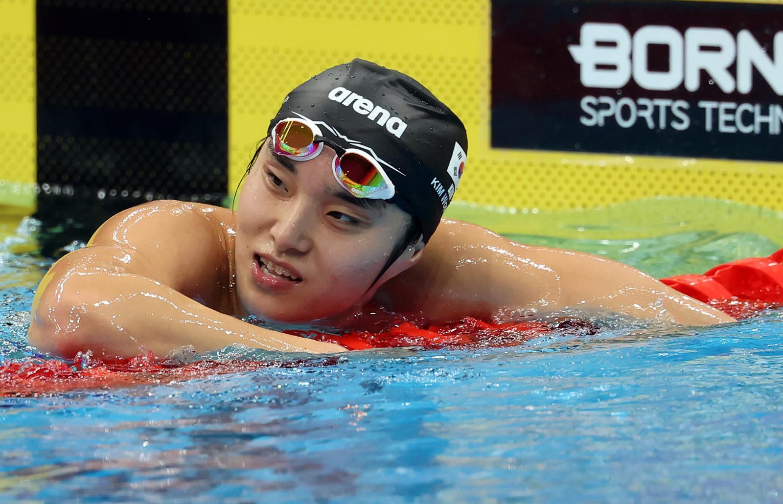 수영 간판 김우민 왼쪽 어깨 회근근개 파열…충격의 자유형 1500m 8위
