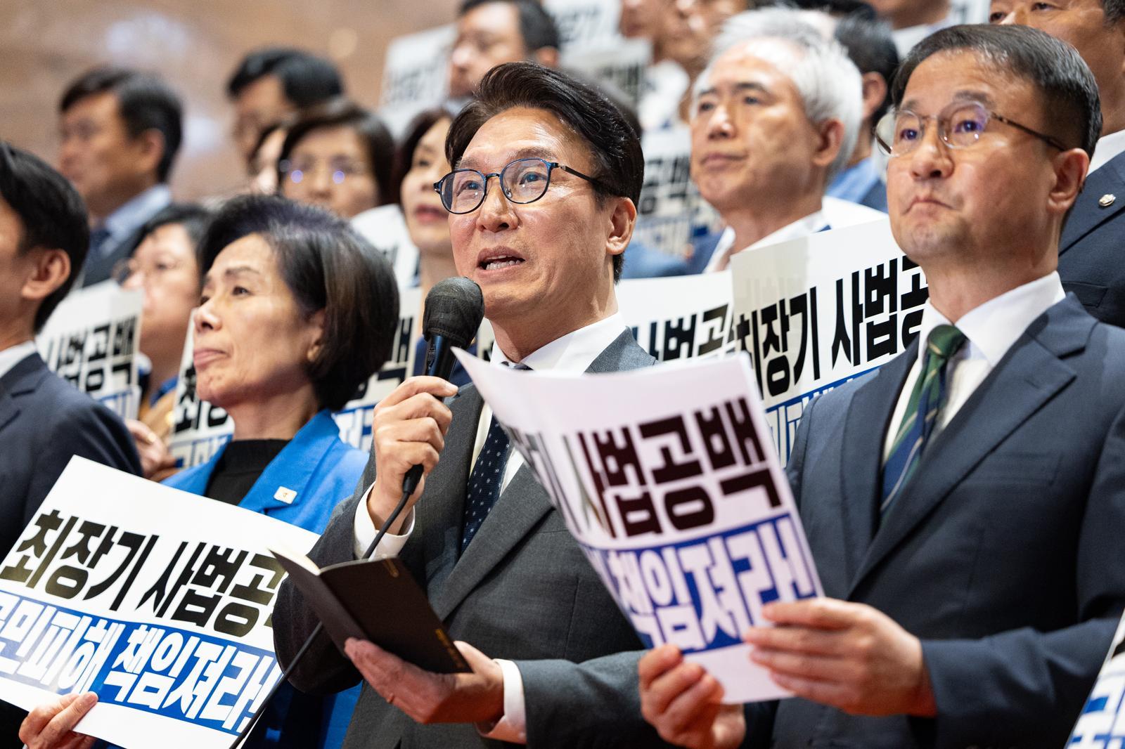 與, 조희대 겨냥해 “헌법 못읽나” 사퇴 요구