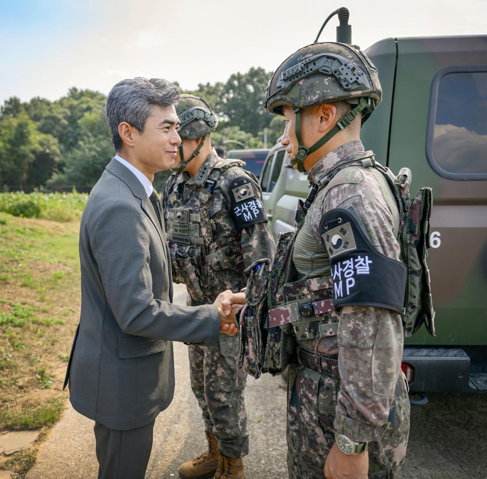 軍 “北지뢰매설 추정 수십m 지점서 폭발… 유실지뢰 여부도 조사”