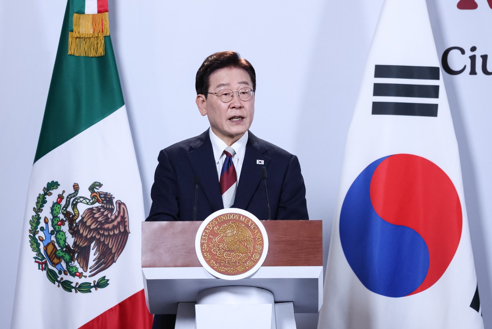 유시민 겨냥? 국보법 폐지 논쟁 꺼낸 李대통령…“개혁 너무 급하면 반동 맞아”