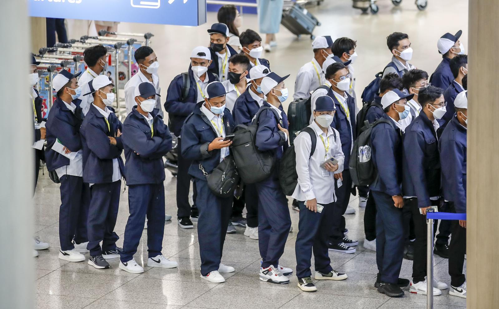 [단독]외국인 근로자 5년간 46% 급증했는데…인력 상담원은 37명 그대로