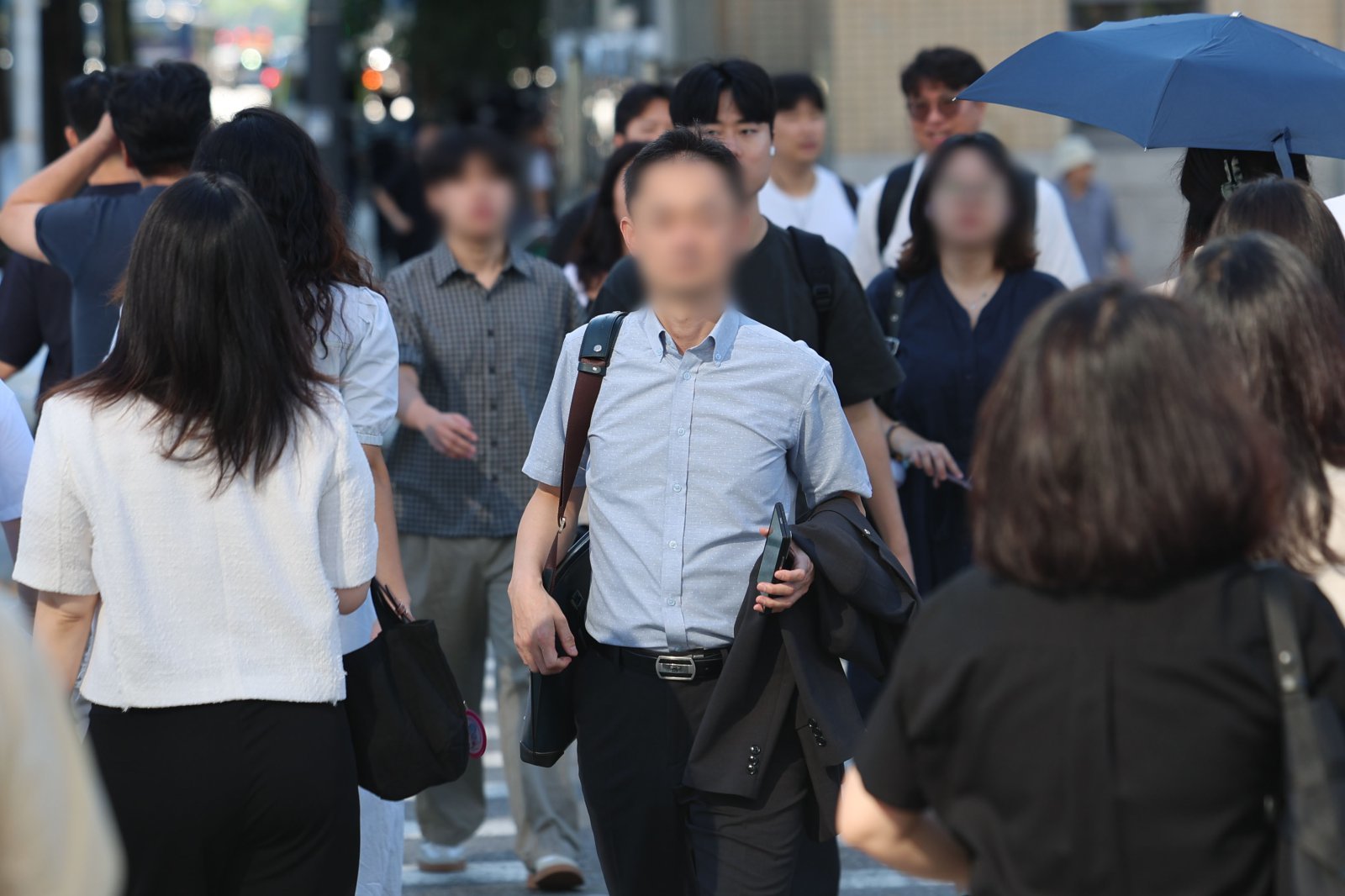 [오늘날씨]연휴 후 첫 일상, 가끔 구름 많음…최대 15도 큰 일교차