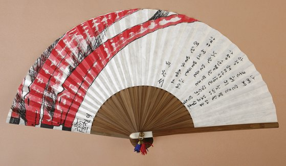 부채 위에 핀 한글의 조형미…영인문학관 ‘한글 서화 부채전’ 개막