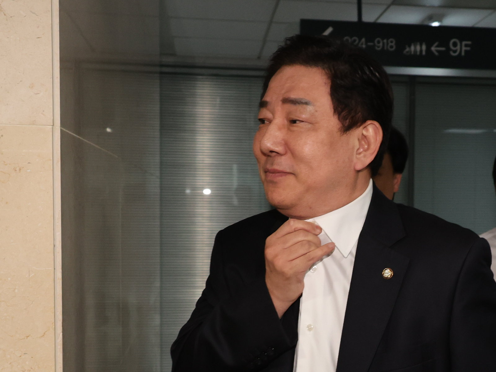 김병기, 결국 검찰 수사 안 받는다…경찰이 송치 미뤄