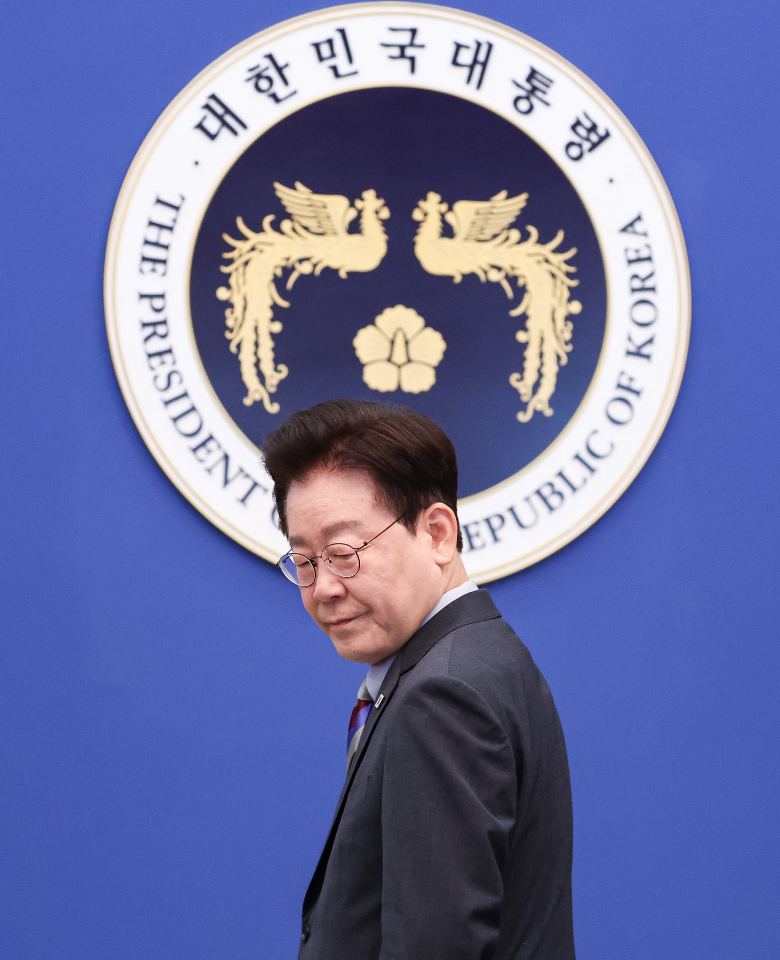 [속보]李 “지뢰 사고 진상 투명히 밝혀라…음모론으로 안보 위태롭게 말아야”