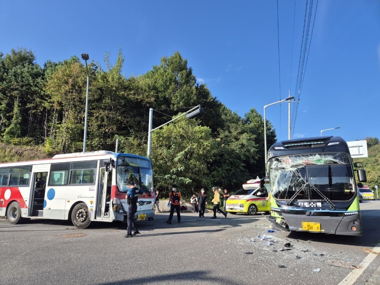청양 교차로서 버스 2대 ‘충돌’…8명 부상