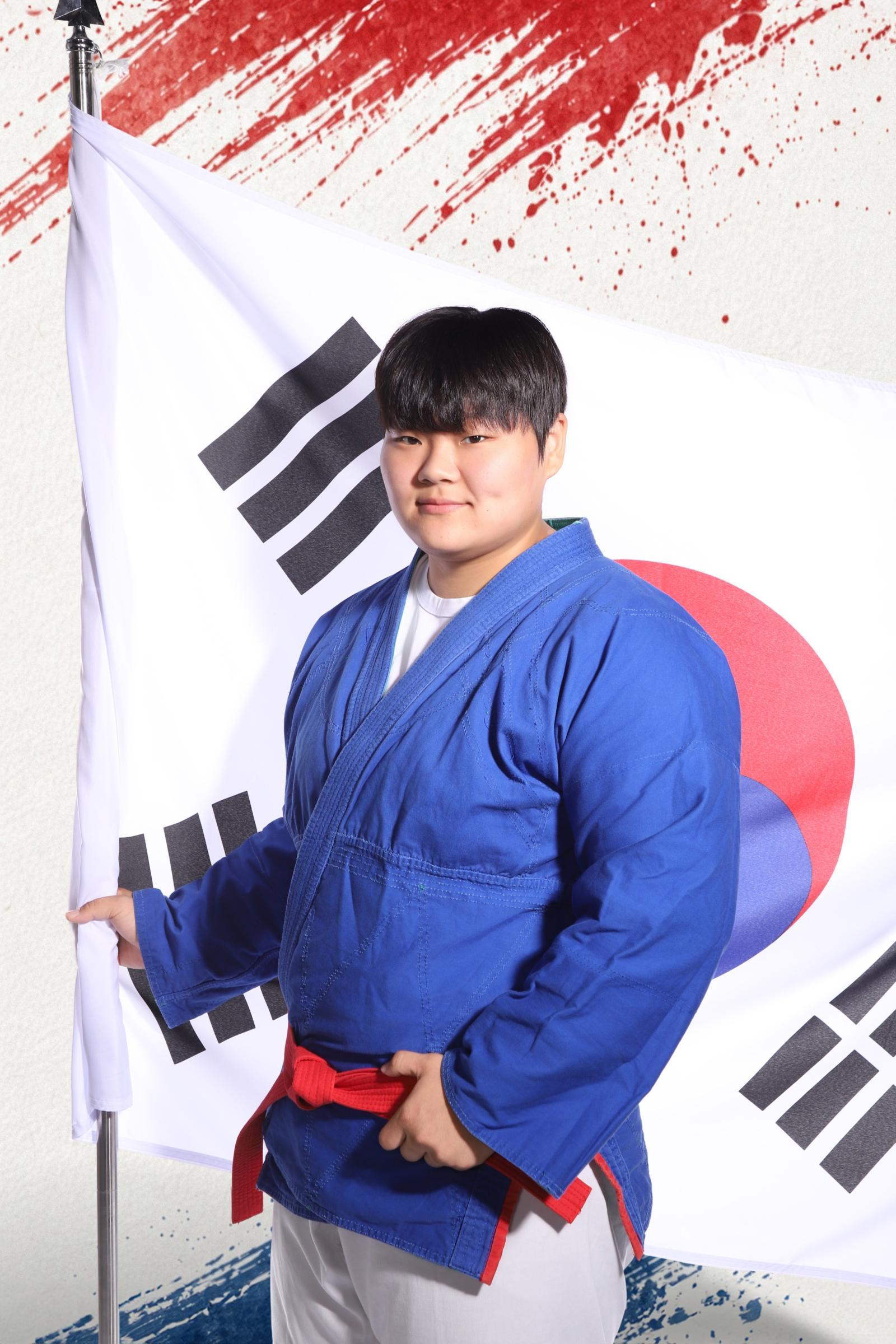 세번째 도전만에… 김민영, 한국 쿠라시 사상 첫 ‘金 메치기’