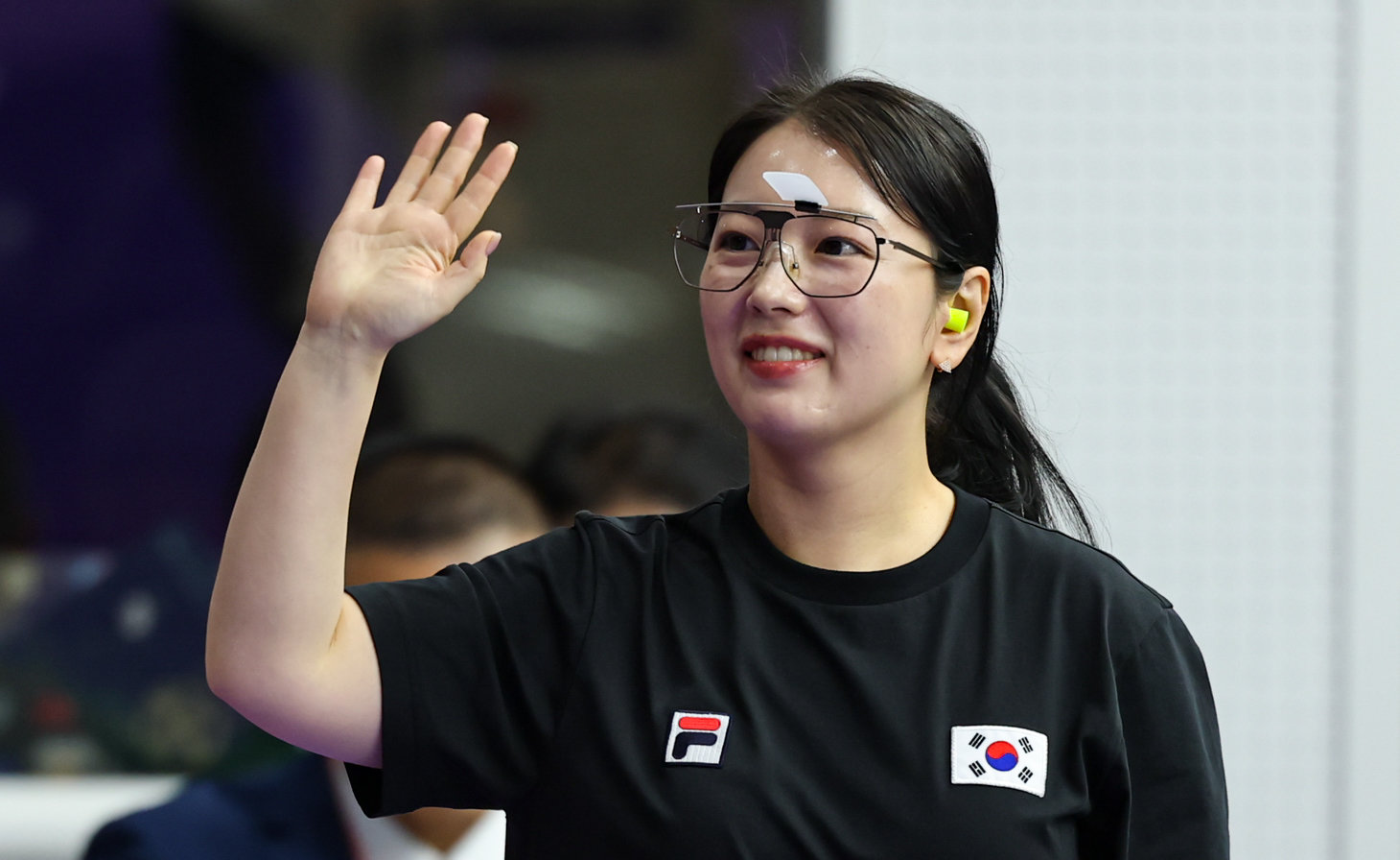 ‘딸 위해 쏘고, 엄마 보며 버텼다’…메달 뒤 빛난 가족의 힘