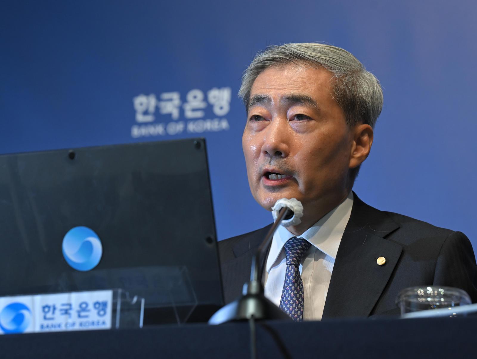 한은, 13년만에 금 현물 매입한다…“안전자산 전략적 가치 높아져”