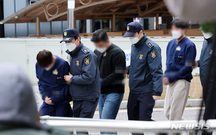 영풍제지 주가조작 총책, 1심서 징역 15년·벌금 3973억 원 선고
