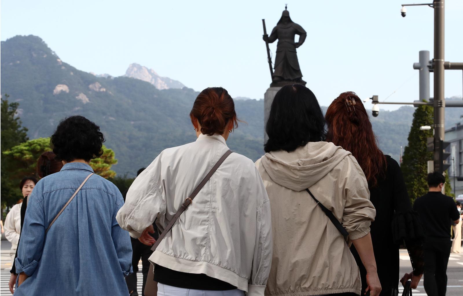 내일 아침 서울 12도…하루새 5도가량 뚝 ‘쌀쌀한 가을’
