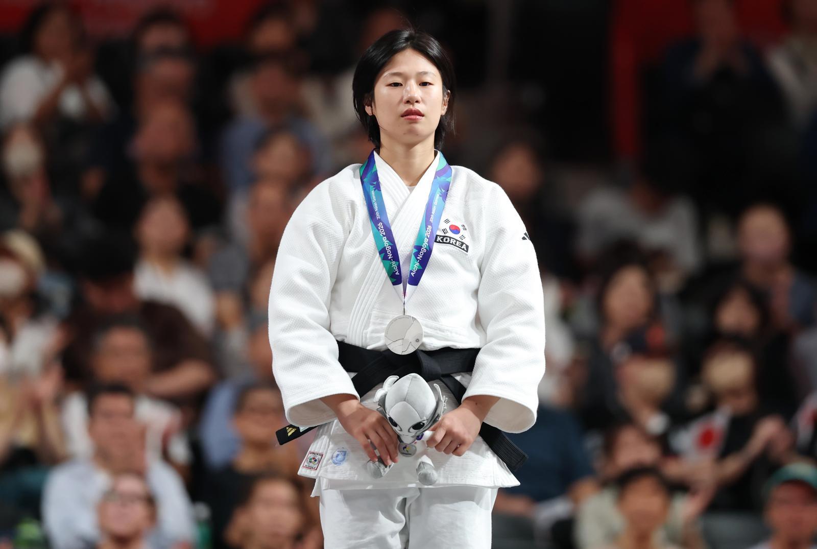 울컥한 유도 장세윤 “패해서 받는 은메달…쓴맛 잊지 않을 것”