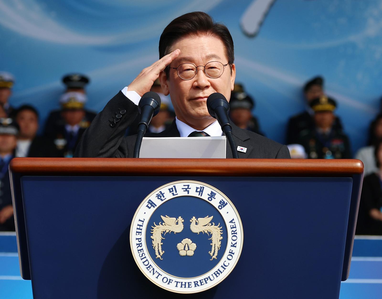 [김순덕 칼럼]지뢰 사태에도 북한 눈치 보는 ‘슬픈 국군의 날’