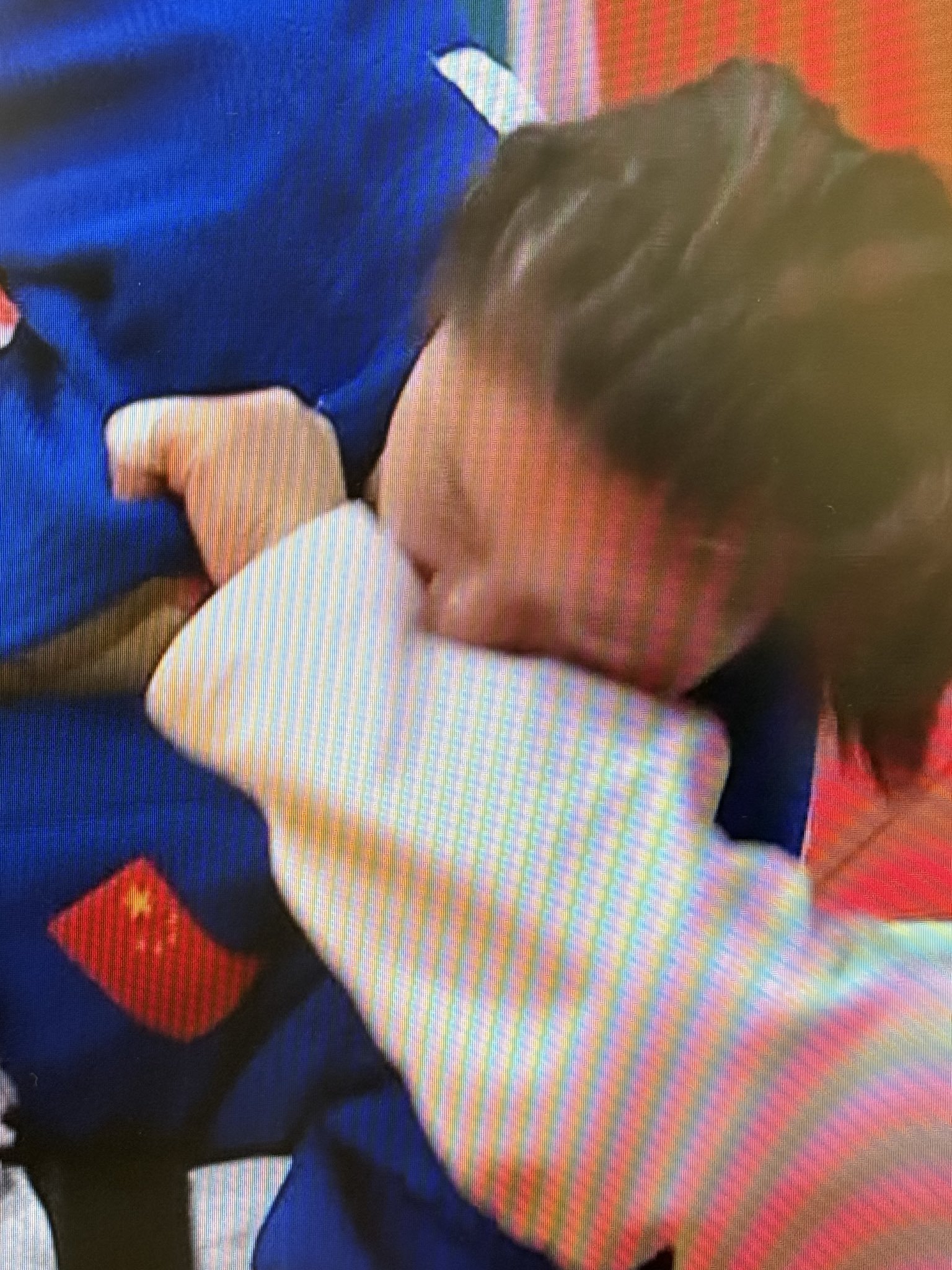 “6시간 지나도 이빨 자국 선명”…日 유도 선수 팔 문 中 선수