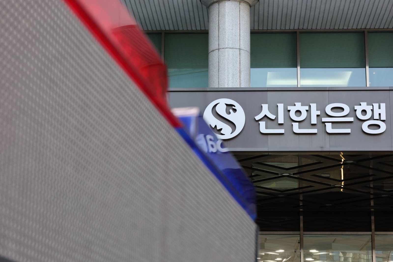 “비번 한개 돌려쓰다 줄줄이 뚫린다”…크리덴셜 스터핑 뭐길래