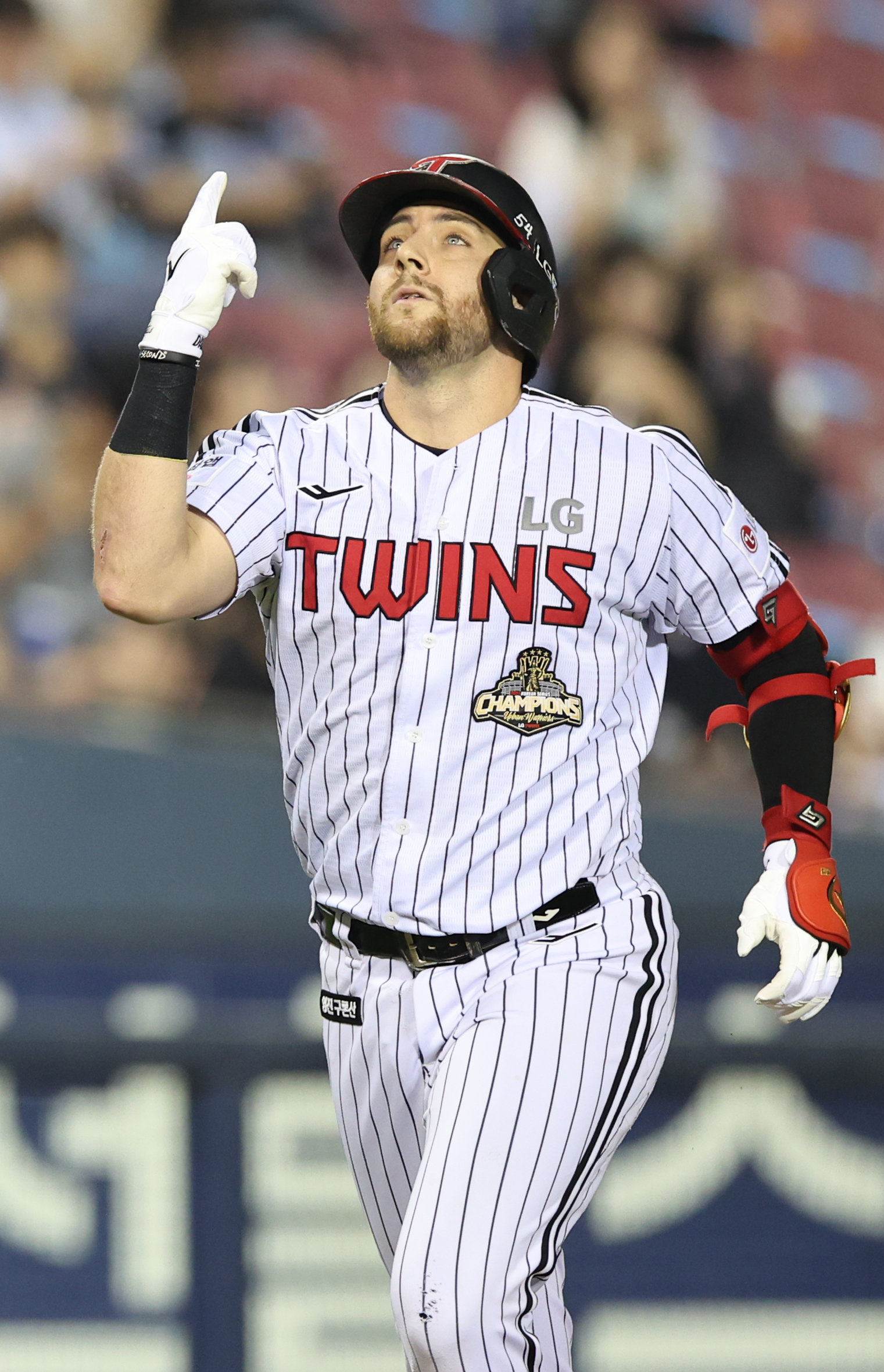 LG 오스틴, 시라카와 상대 40호 홈런…구단 첫 40홈런 달성