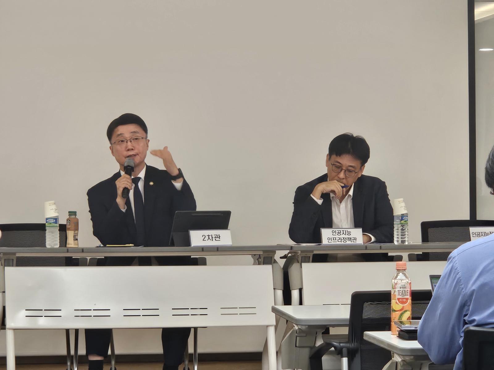 독자 AI 파운데이션 모델, 2개팀 예정대로 선발…사업중단 우려 불식