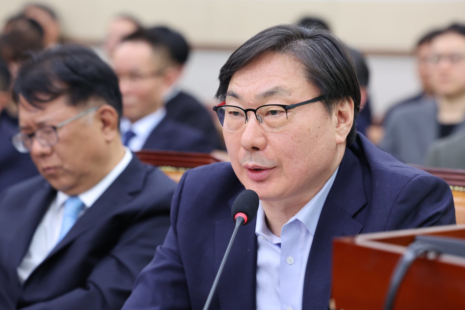 대북송금 징역 확정 이화영, 재심 청구 검토…변호인 “국정원 문건 나와”