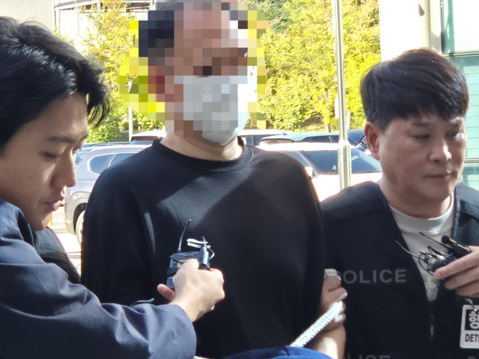 10년 넘게 모신 70대 사모님 흉기로 찔러 숨지게 한 50대 수행기사 구속