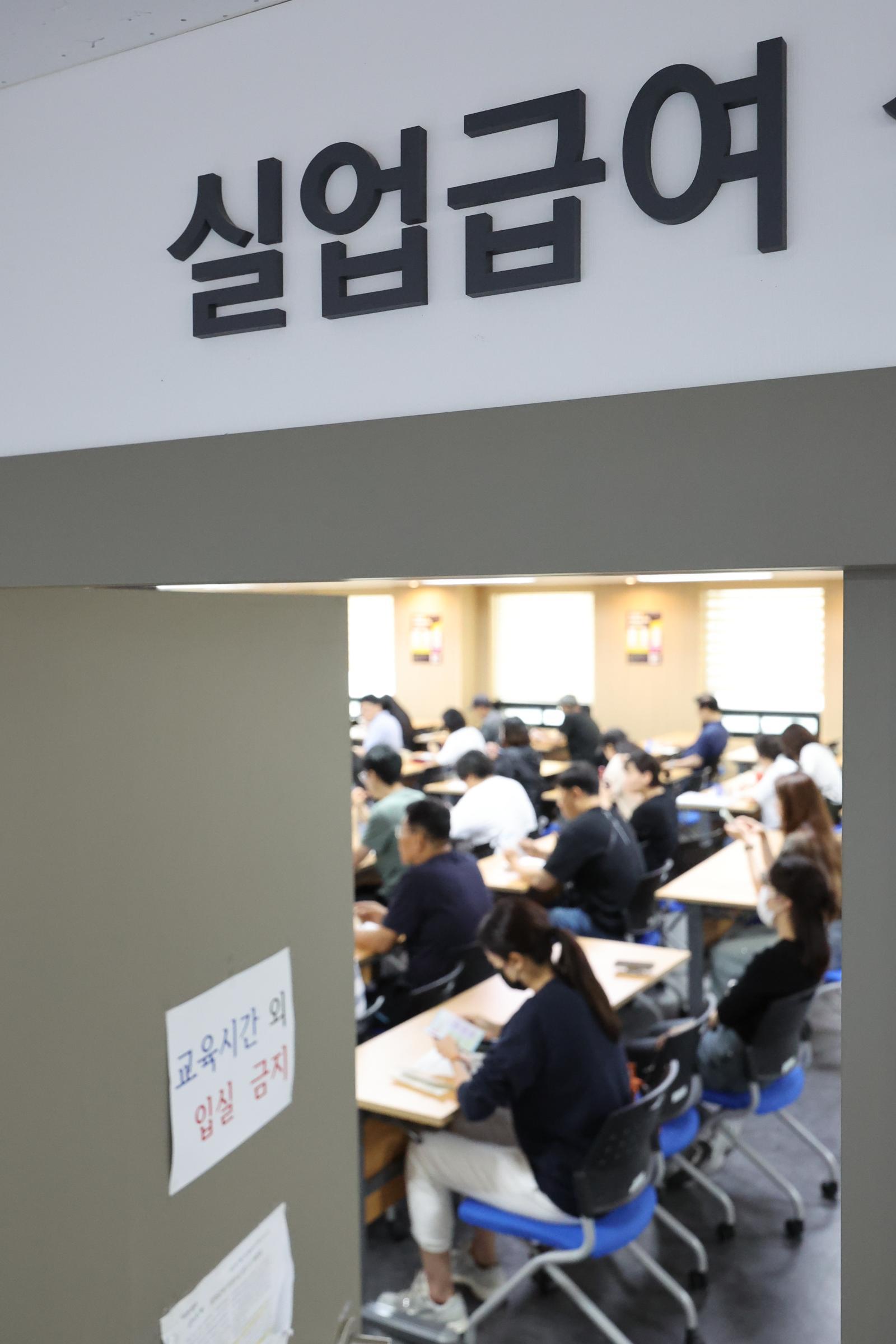 [단독]고용보험 적용된 예술인·특고, 실업급여 3년새 7배로
