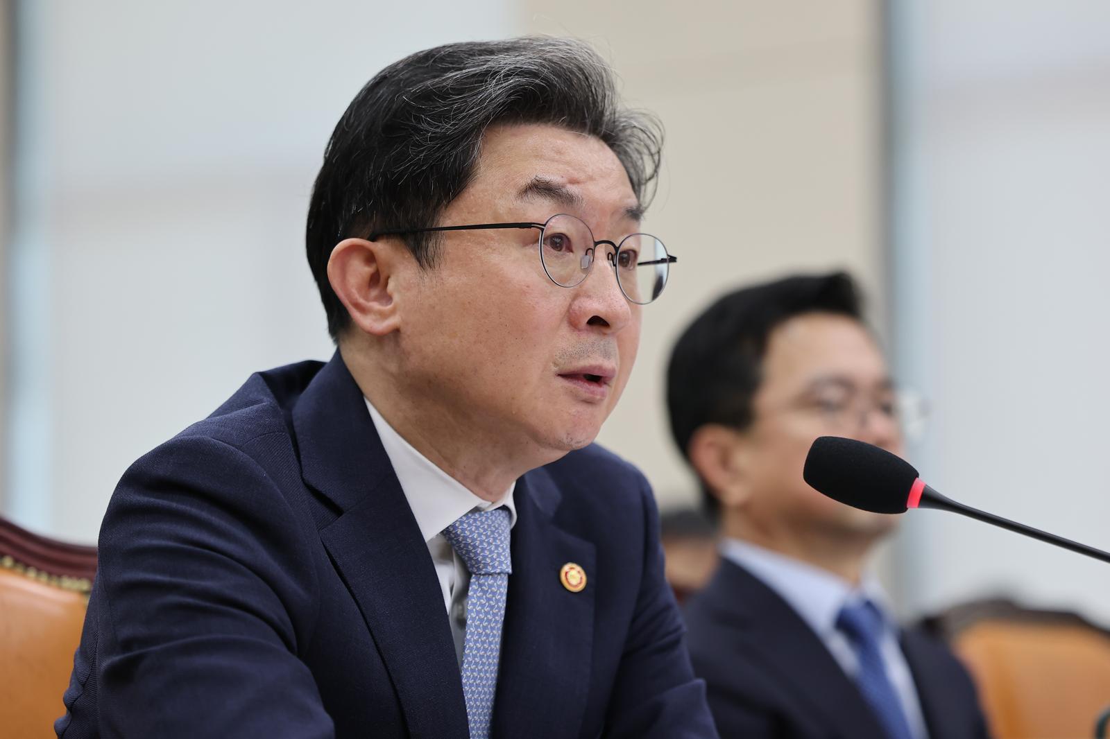 이억원 “단일 레버리지, 靑 지시 아니다…관계부처 협의해 도입”
