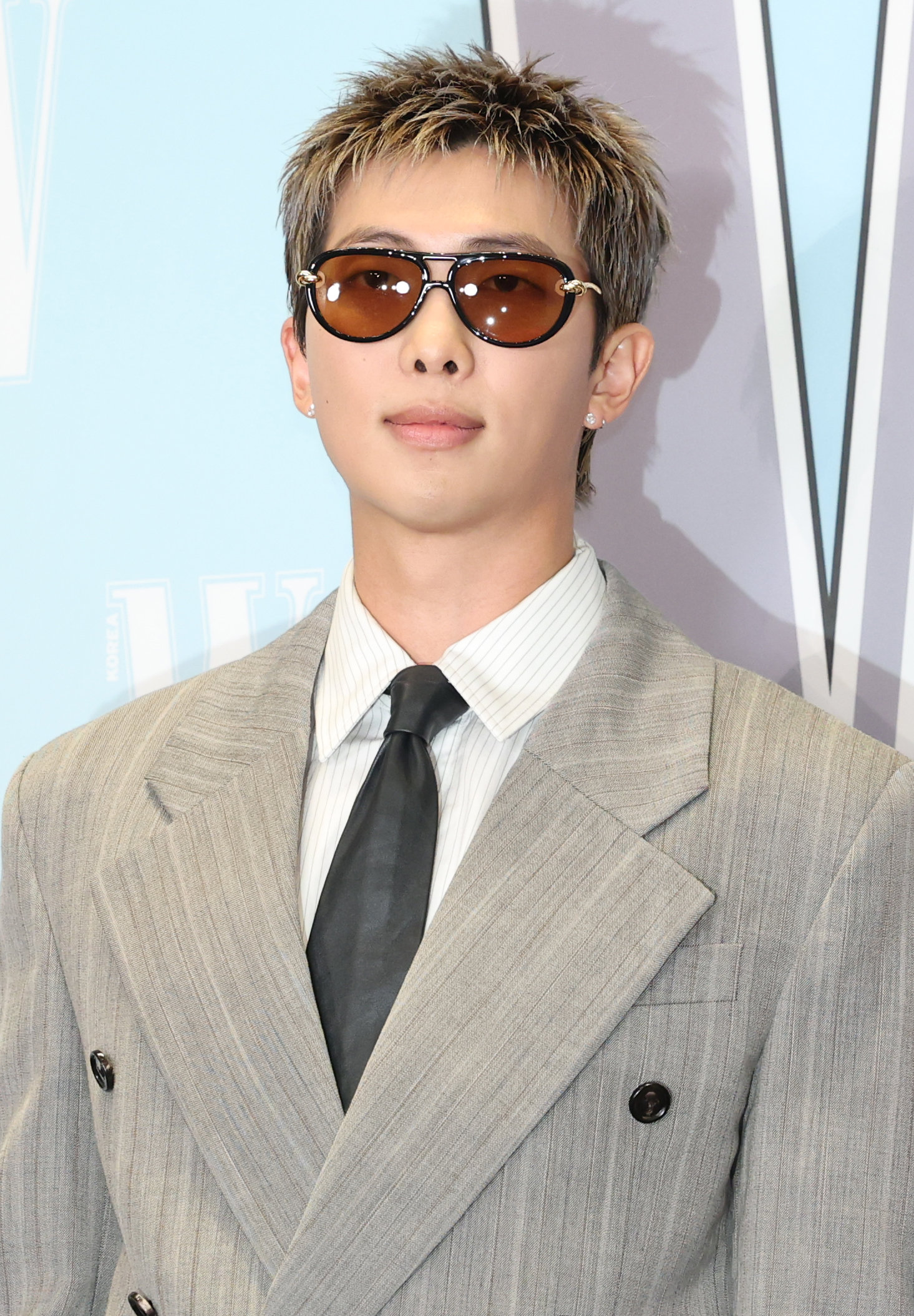 BTS RM, 호텔 앞까지 찾아오는 팬들에 호소…“다른 투숙객들에게 민폐”
