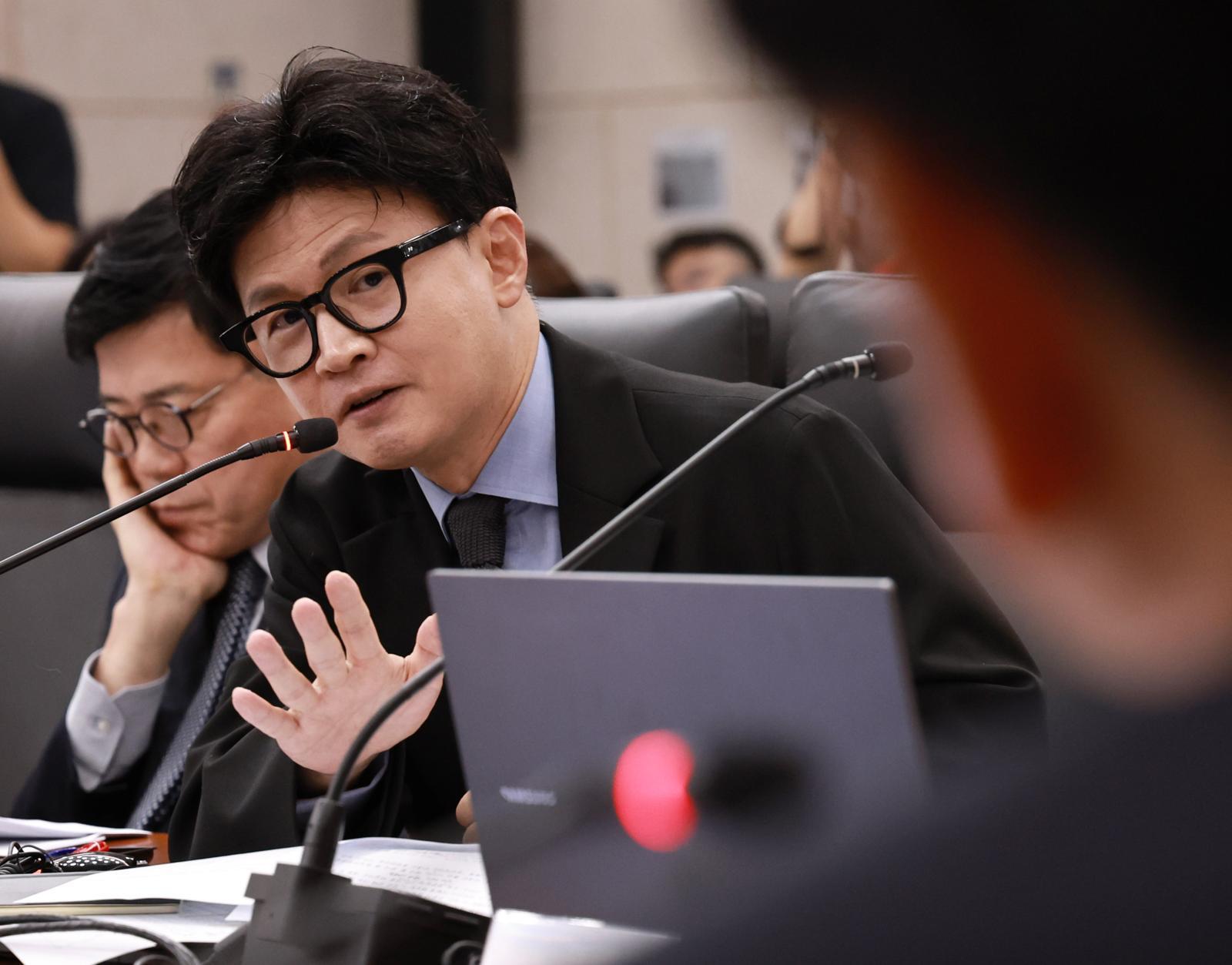 與 “한동훈, 장관 때 딸 ‘허위 스펙’ 의혹 사건 덮었나”…공세 강화