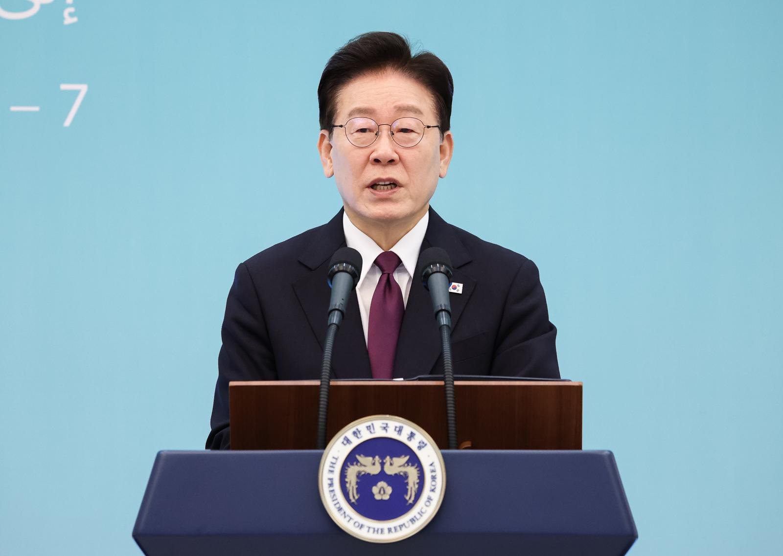 李, 대구 마트 천장 붕괴 사고에 “인명 구조 총력” 지시