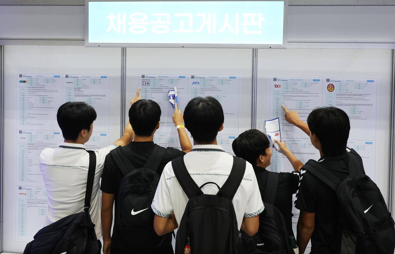 “청년-고령 일자리 다 잡으려면 日 단계적 재고용 참고를”