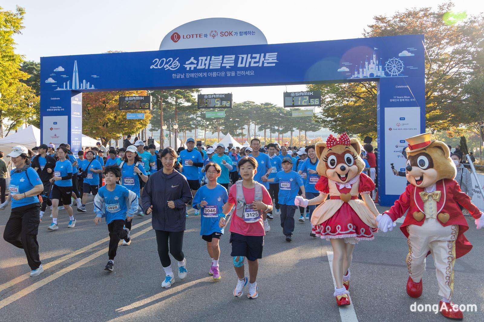 롯데, 장애와 비장애 장벽 허문다…8000명 함께 달린 ‘슈퍼블루마라톤’