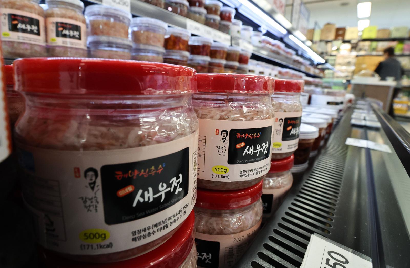 금배추 걱정 덜자 새우젓 30% 폭등…올해 김장값도 만만찮다