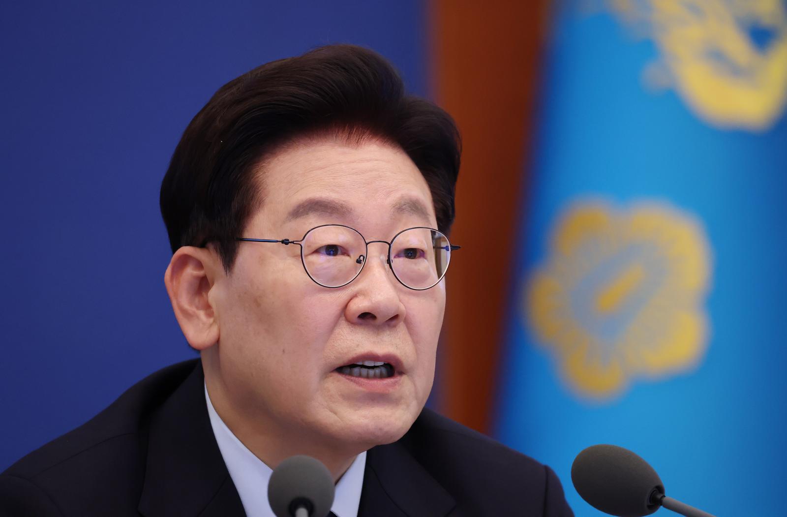 李 “국무회의 생중계로 장관 말 막는다는 주장은 허위”
