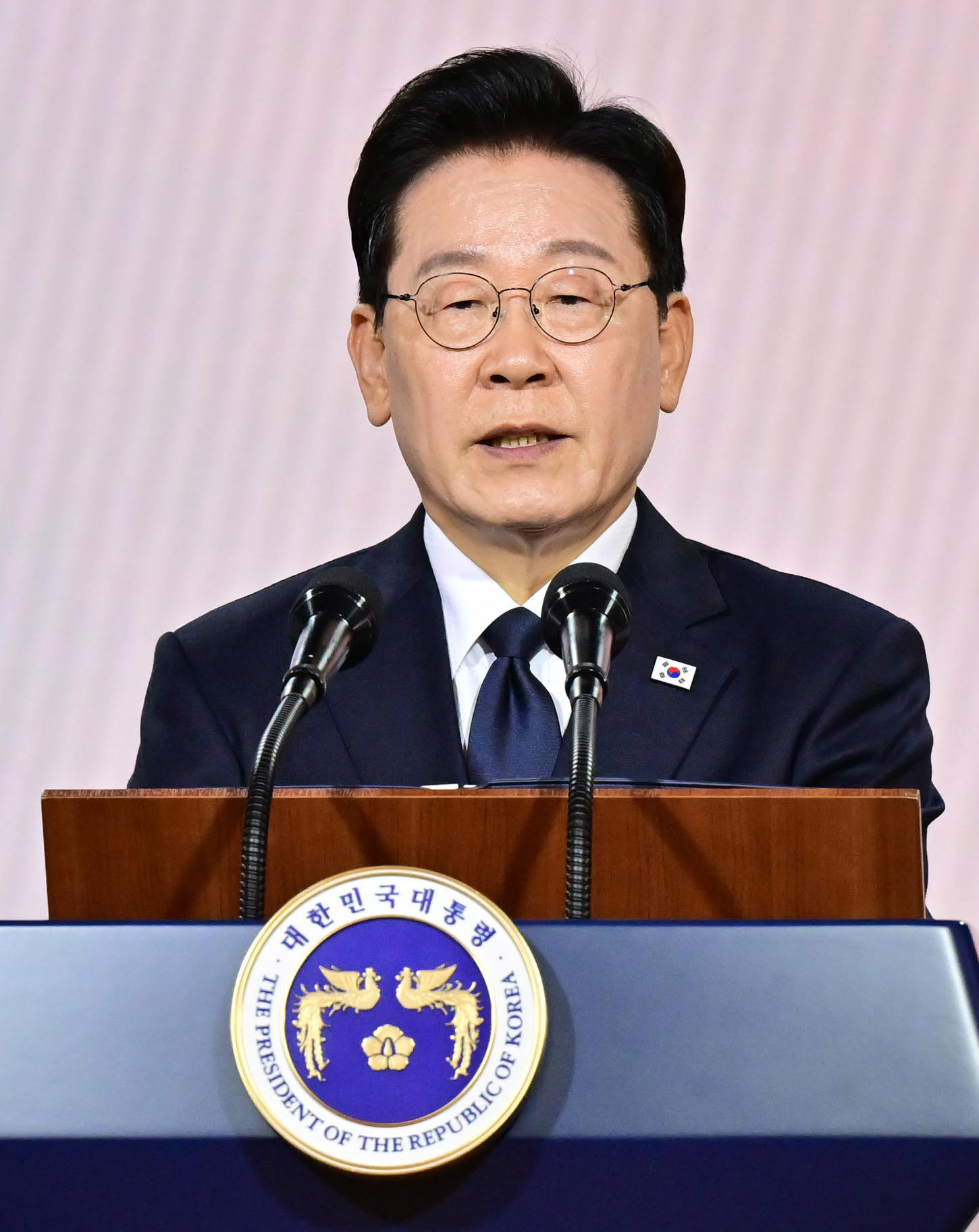 ‘국무회의 생중계’ 논란에, 李 “비공개 주장 동의 못해” 일축