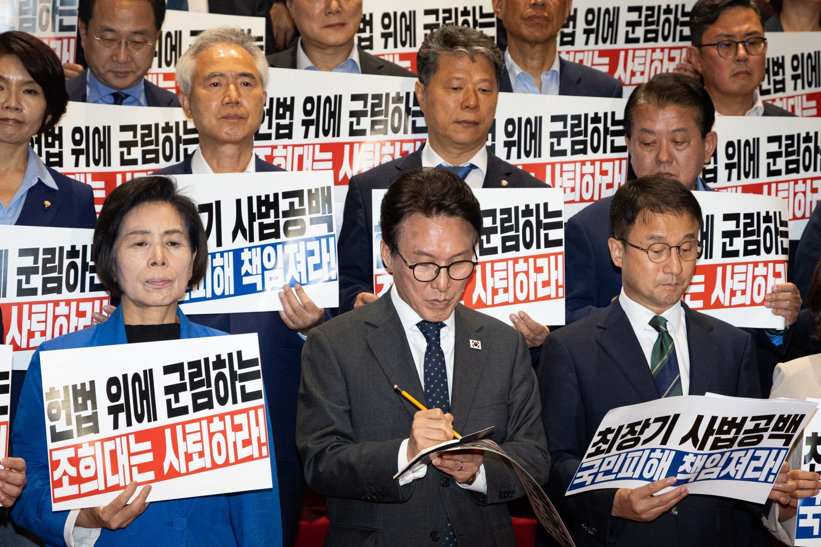 ‘조희대 탄핵’ 전운 다시 고조…與 “인내 한계” 野 ‘정권 몰락’ 경고