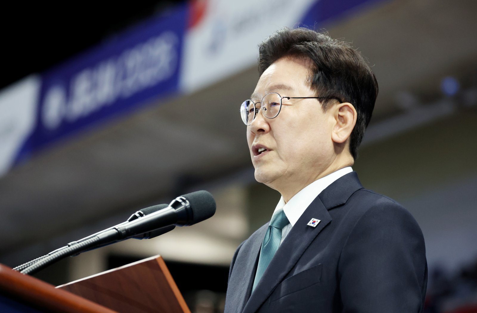 李 “부천 화재 소방대원 순직에 참담…안전대책 보완·희생 걸맞은 예우”