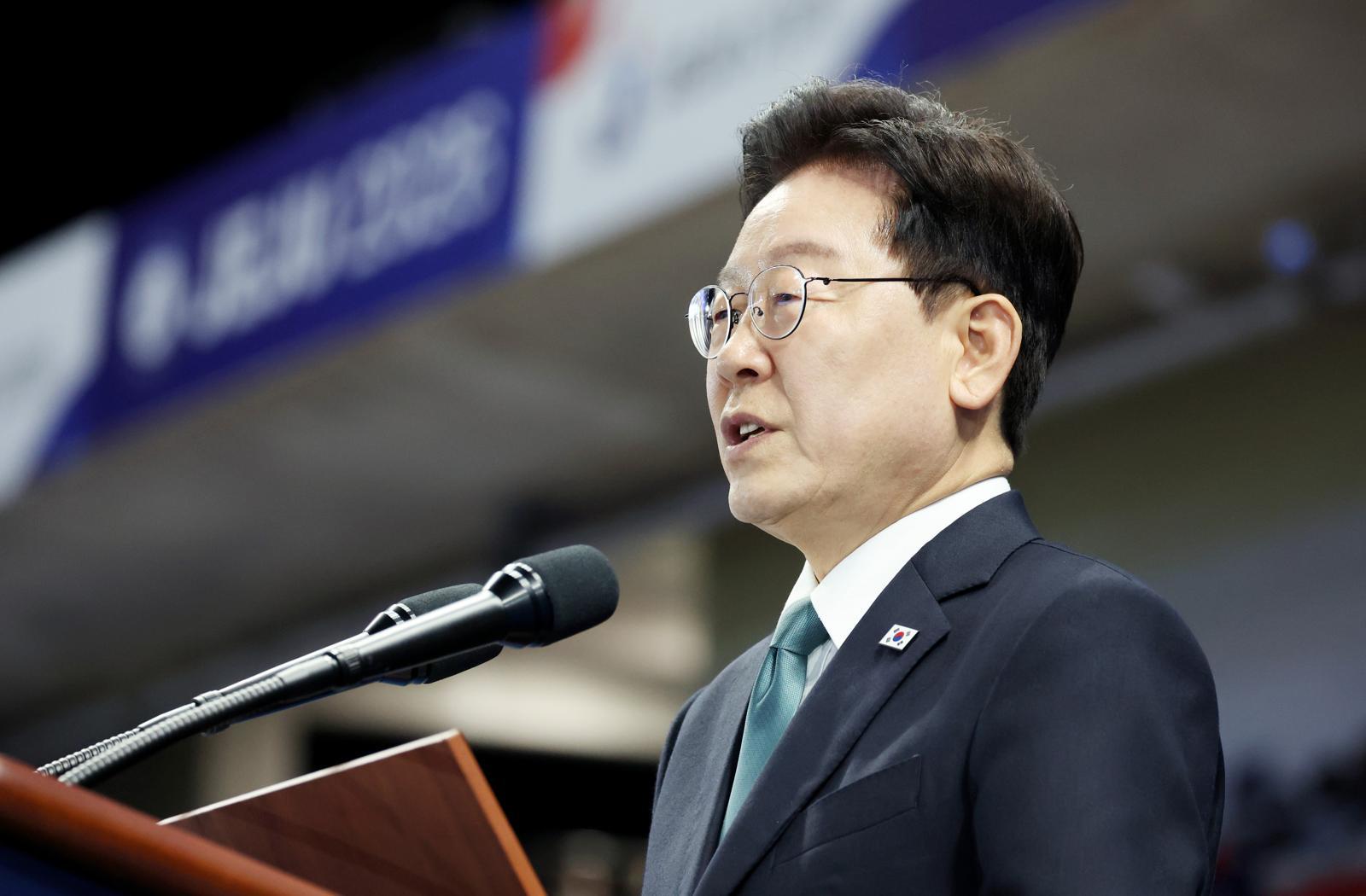 李 “소방대원 순직 참담…희생 걸맞은 예우할 것”