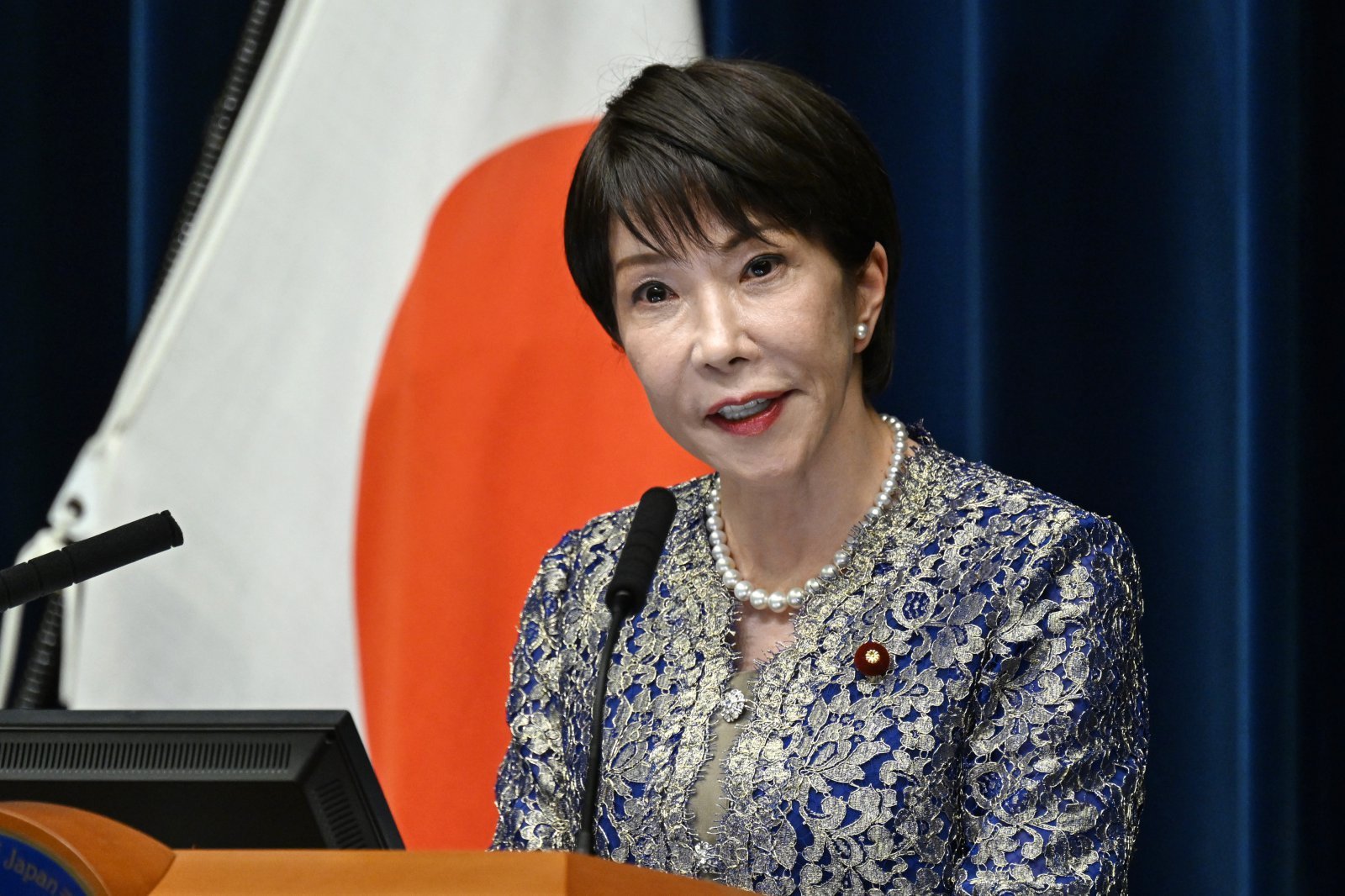 정부, 다카이치 日총리 야스쿠니 공물 봉납에 “유감…진정한 반성 촉구”