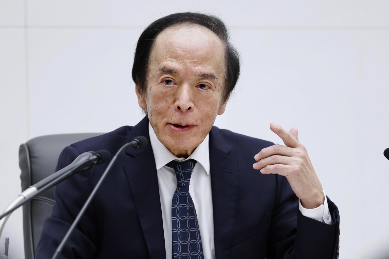 日은행 총재, 금리인상 지속 시사 “물가 2% 근접, 이 이상 용납 못해”