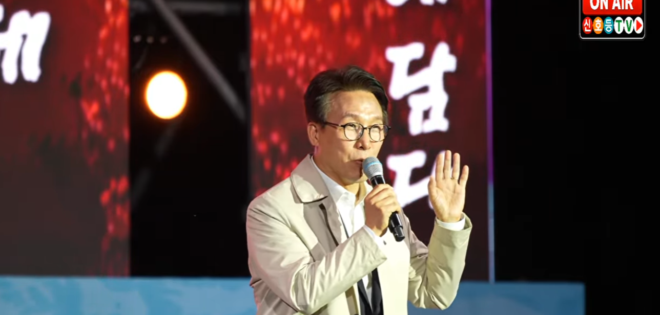 ‘가수 공연 끊고 인사말’ 김민석 과잉 의전 논란…金 “불편 끼쳐 죄송”