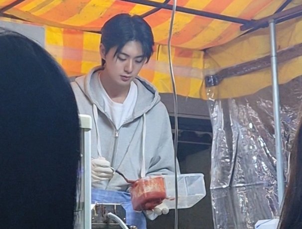 ‘붕어빵 파는 차은우’?…“광명 ‘붕은우’ 만나러 2시간 줄 서”