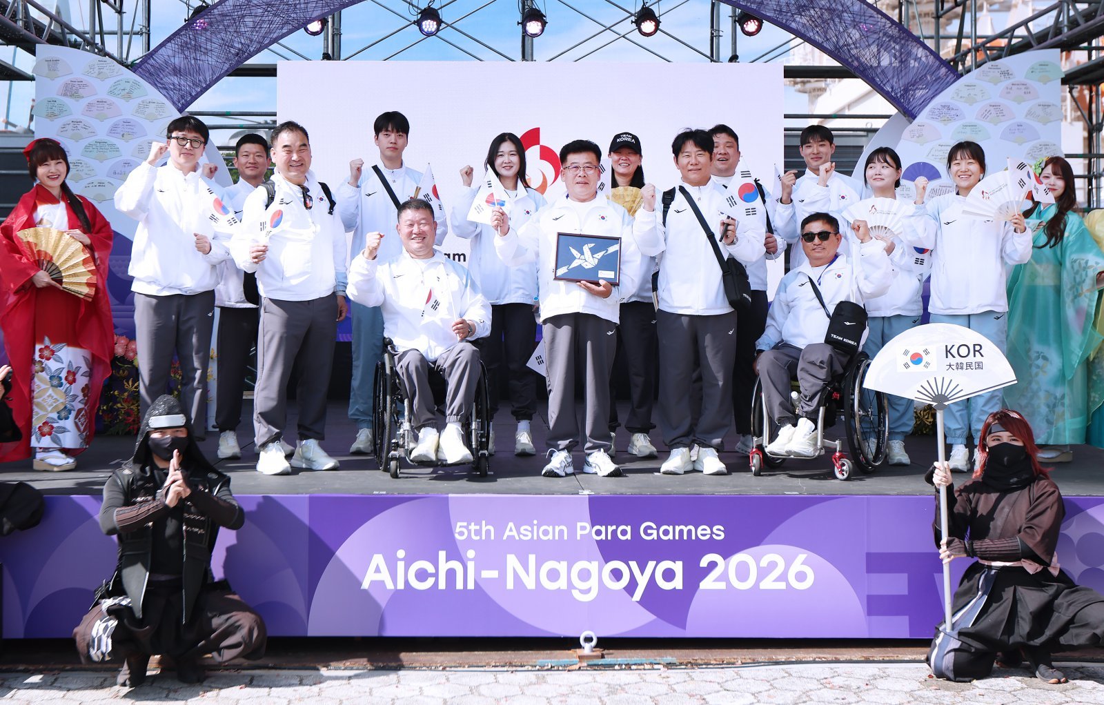 태극기 든 장민호·윤지유… 아시아 장애인 스포츠 축제 막 올랐다