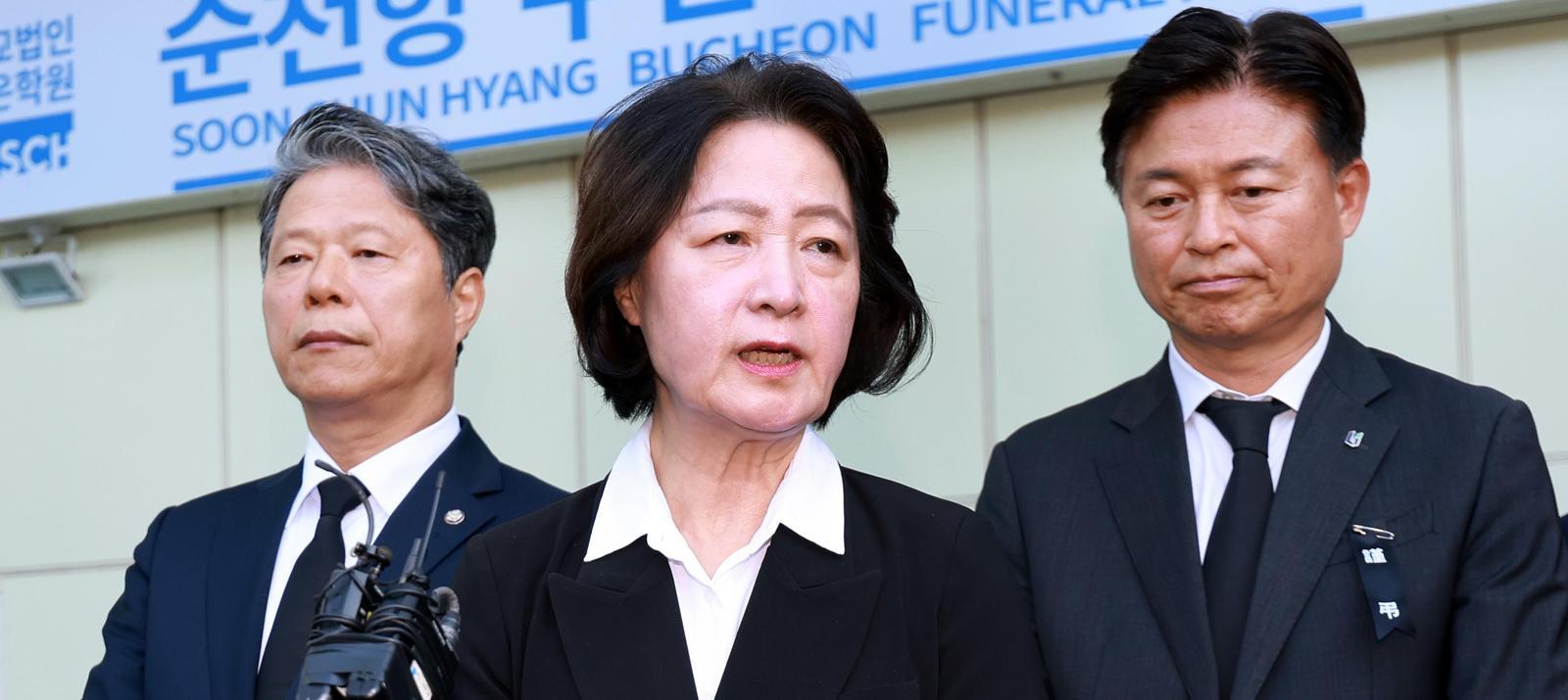 “바라시니 사과” 기름 부은 추미애… 집무실에 ‘빨대’ 배달-탈당 촉구