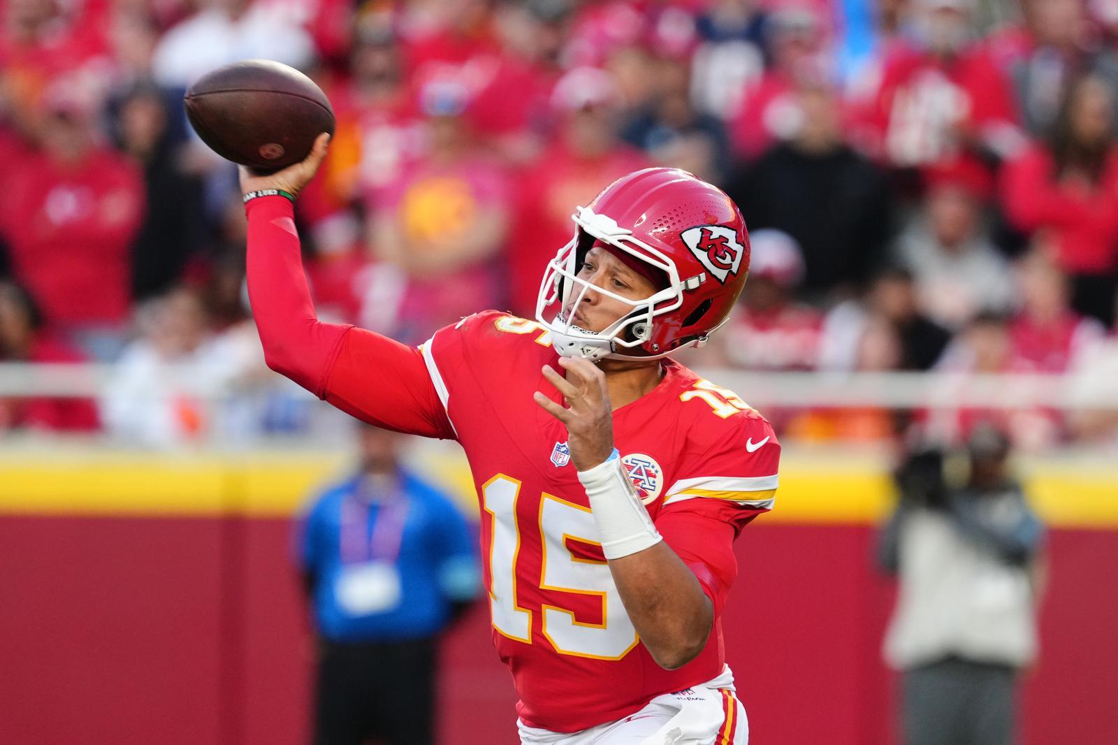 ‘NFL 현역 최고 쿼터백’ 머홈스, 131경기 만에 100승 달성