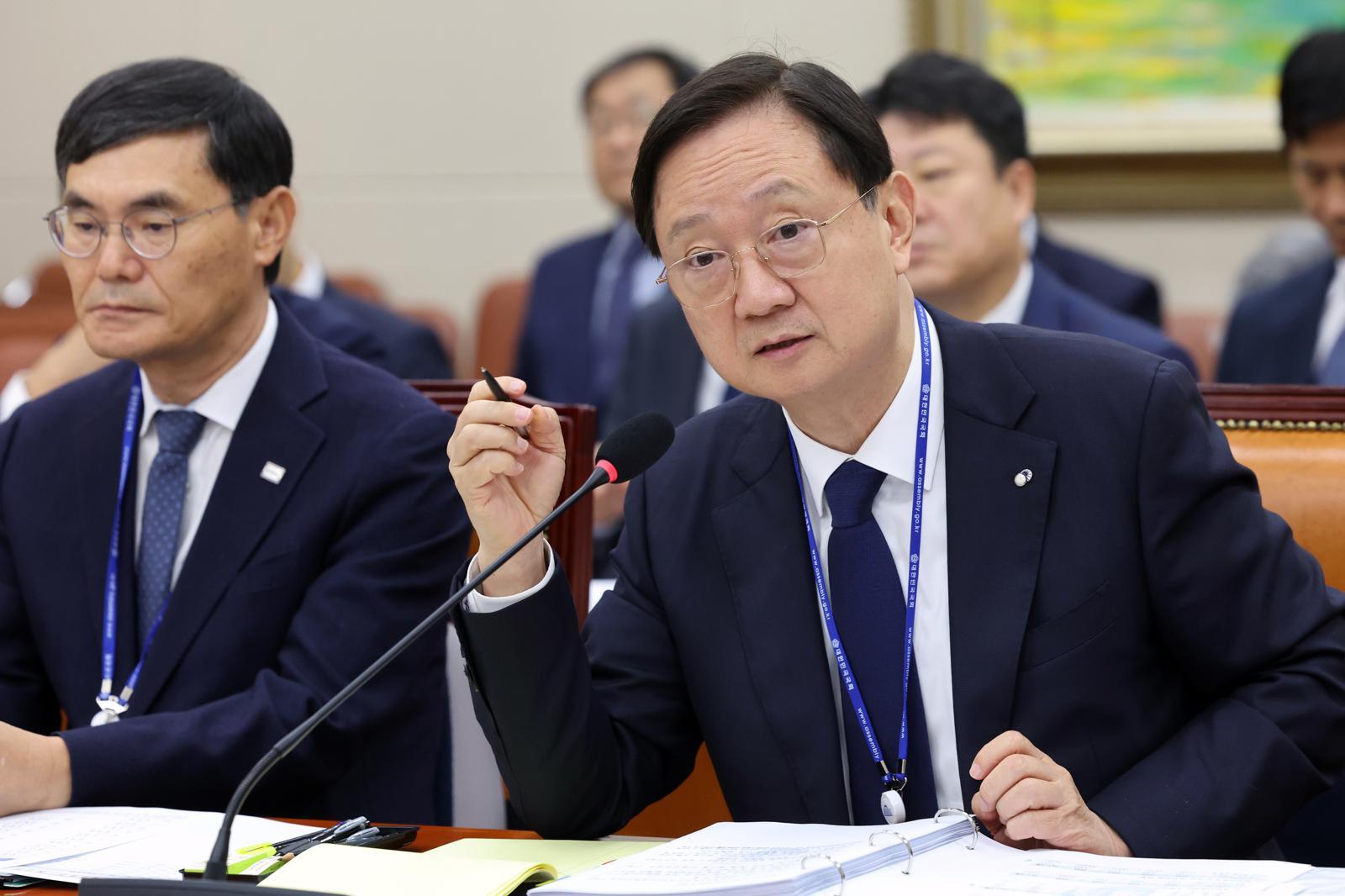이찬진 “레버리지 ETF, 상장 일정 맞추려 심사 빨리 진행”