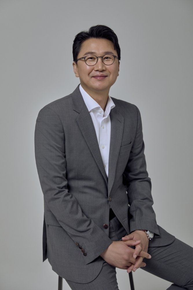 세라젬 창업주, 23년 함께한 CEO를 양자로 입양…지분 승계 착수