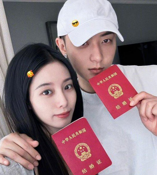 엑소 출신 타오, 결혼 전 아들 있었다 “대리모 아닌 직접 출산”