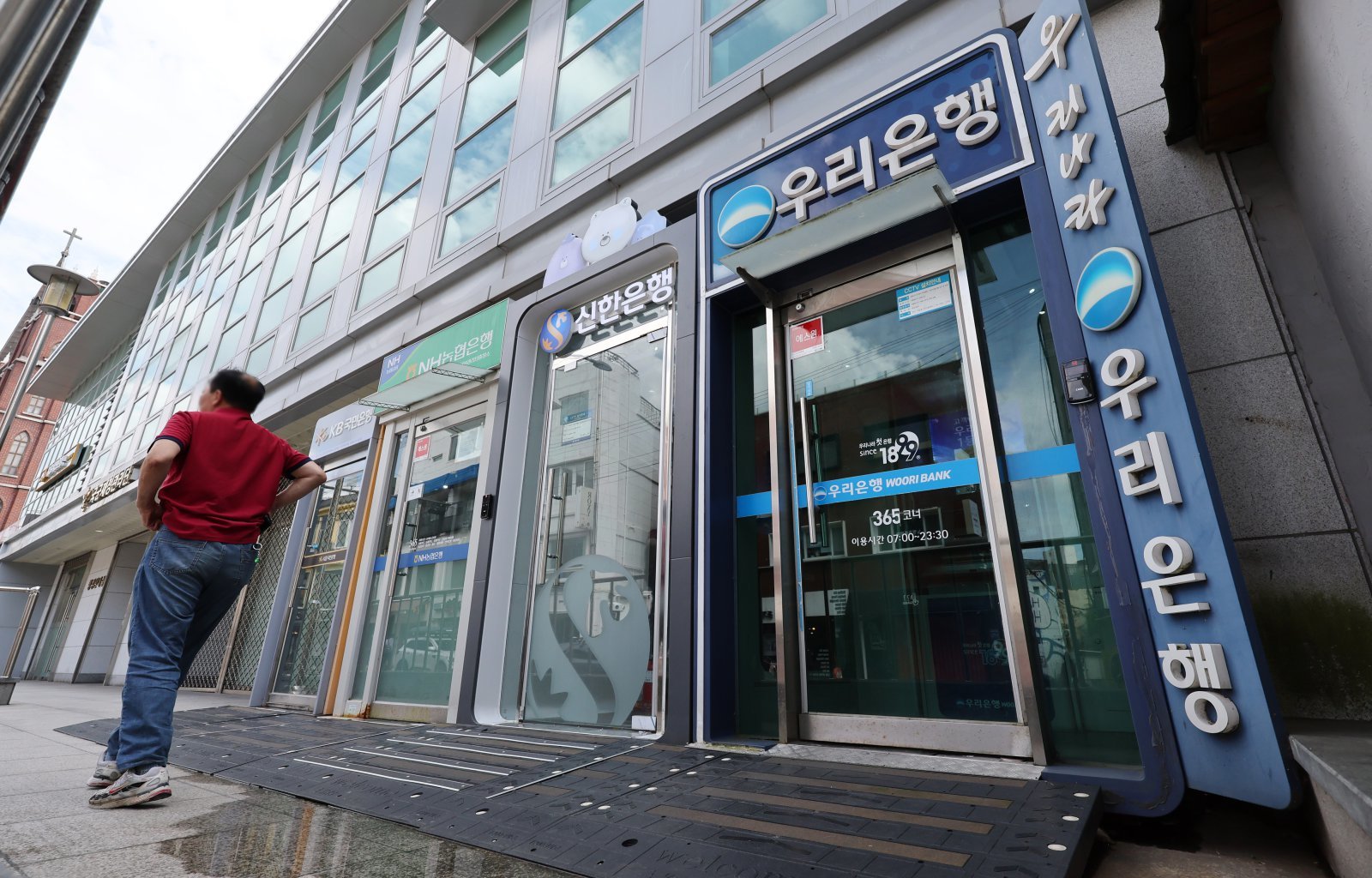 5대 은행 정규직 4000명 줄 때 비정규직 1000명 늘었다