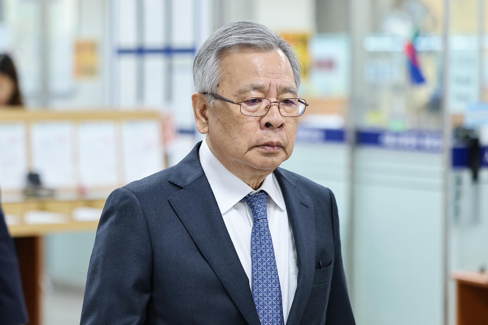 ‘대장동 억대 수수’ 박영수 前특검, 2심서 징역 6년으로 감형