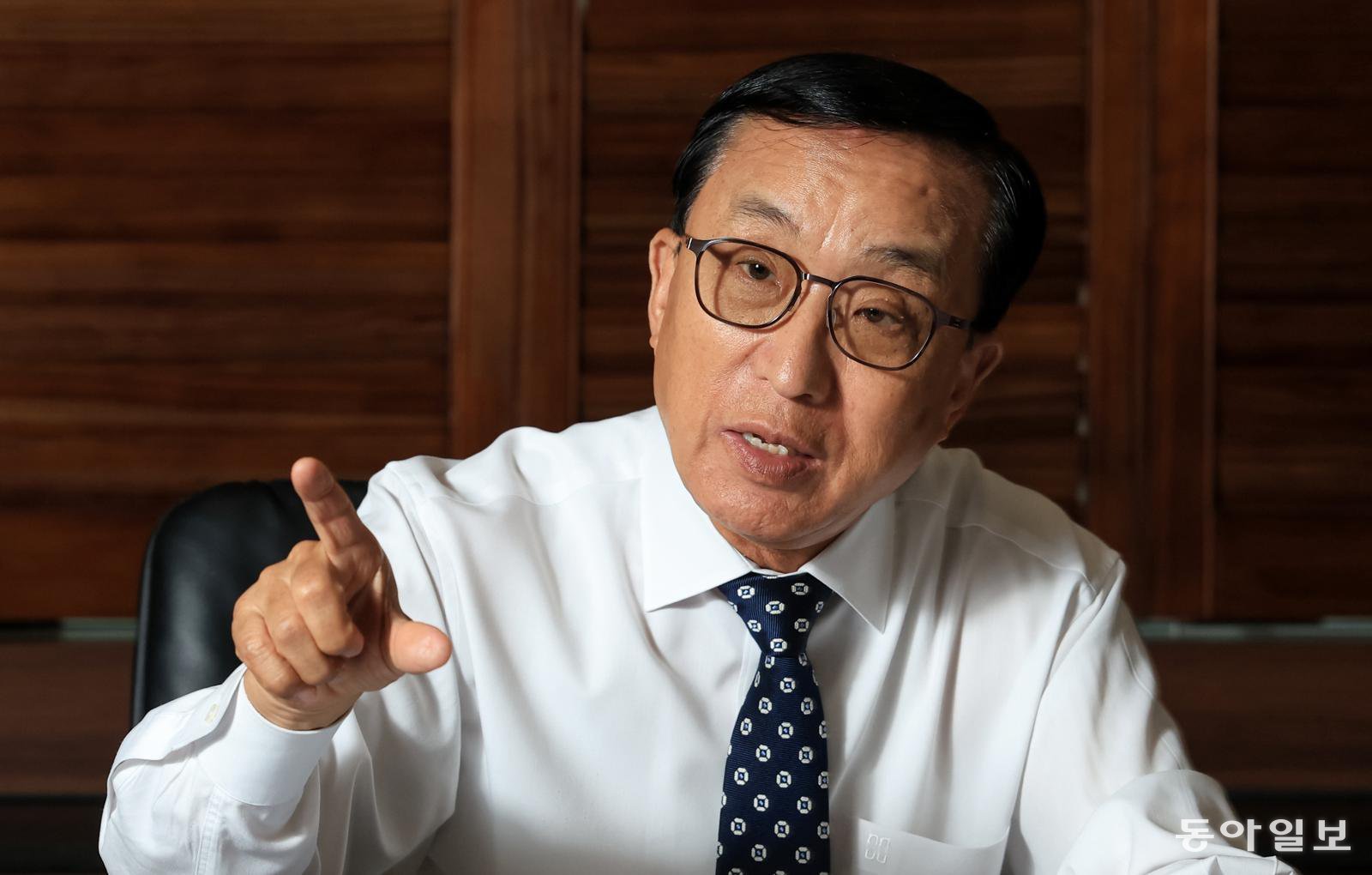 "고객이 찾기 전에 기술 준비해야"...글로벌 OLED 장비 시장 뚫은 뚝심 - 뉴스 썸네일 이미지
