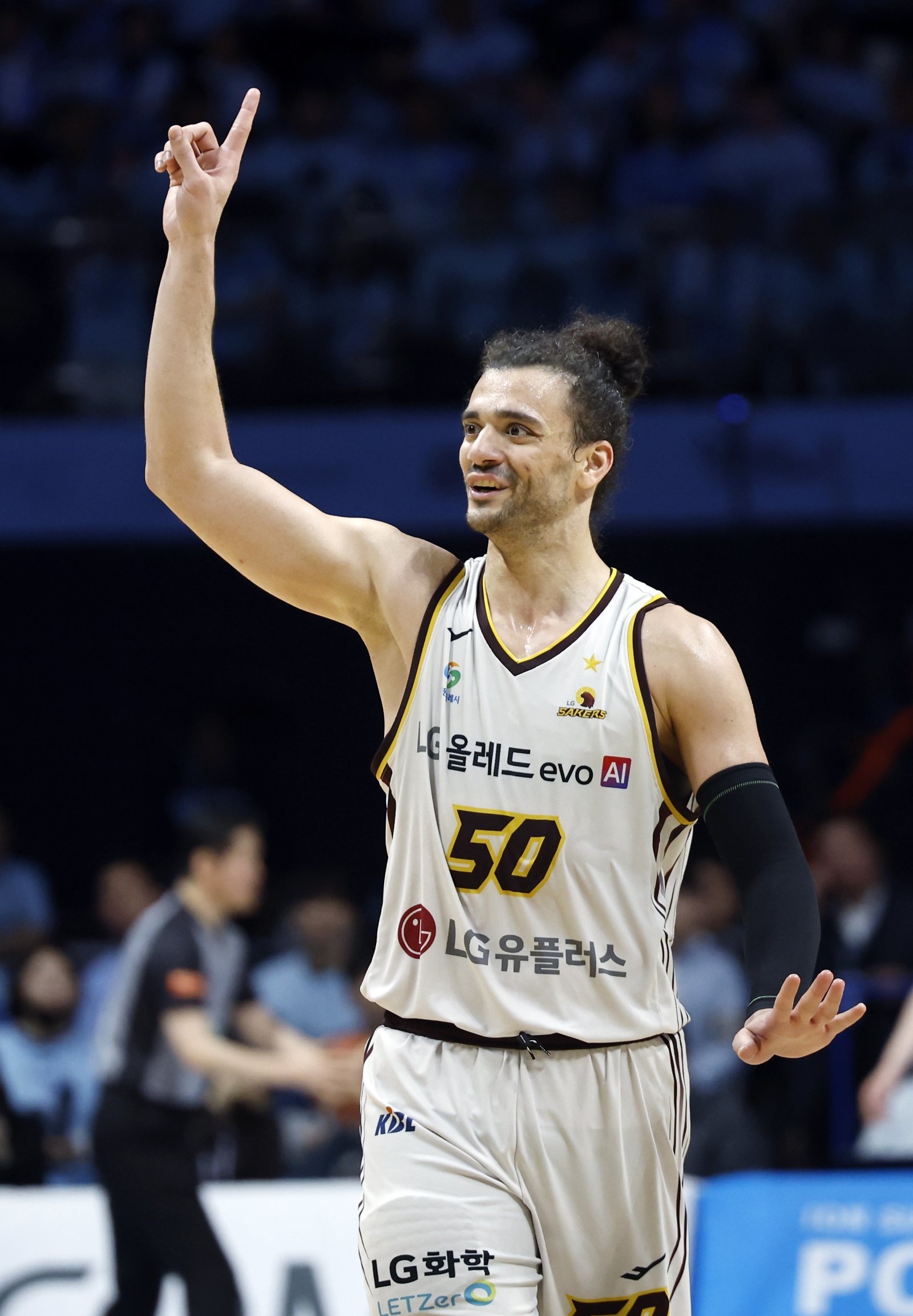 프로농구 LG, 현대모비스 88-83 제압…마레이, 한 경기 최다 34리바운드